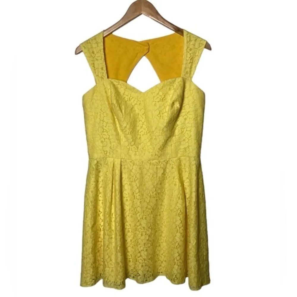 Jasmine Yellow Lace Dress Woman’s Size 10